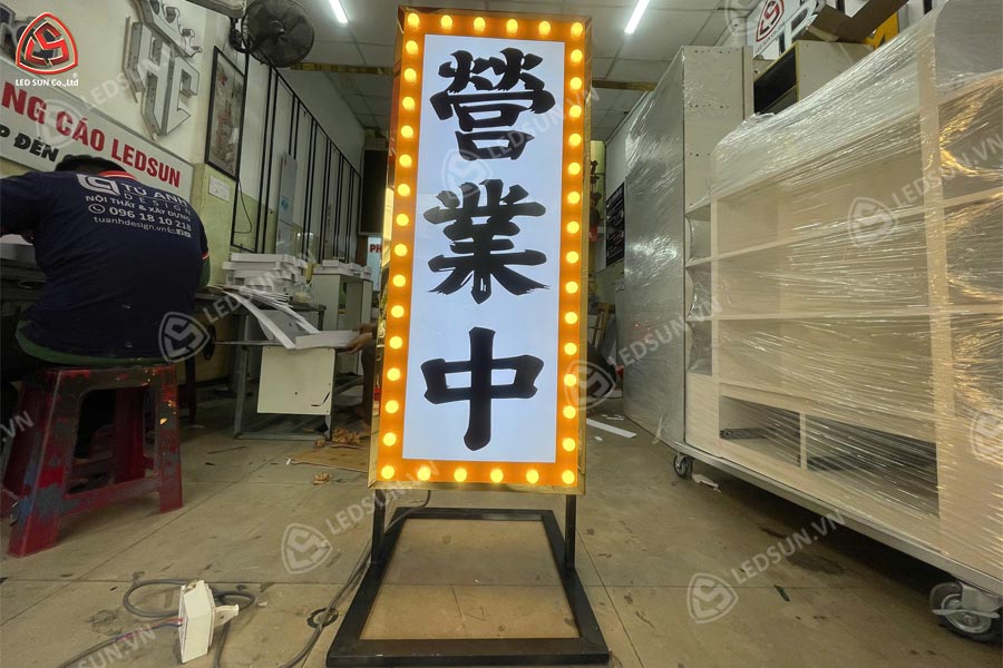 hộp đèn alu cnc 2 mặt mica sáng mặt