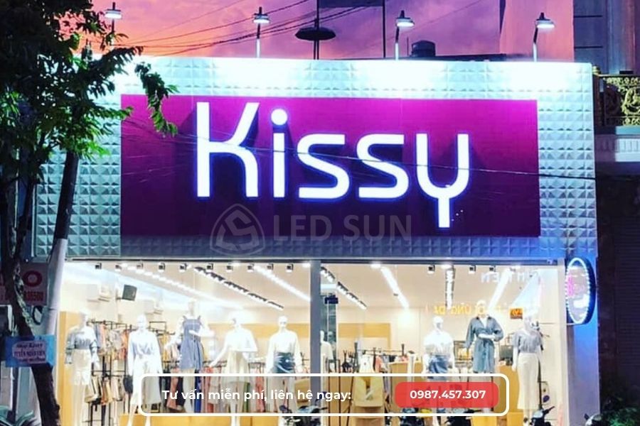 bảng hiệu shop thời trang bằng alu