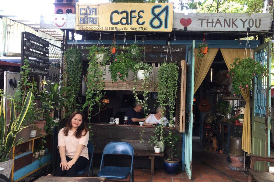 Bảng hiệu gỗ vẽ tay