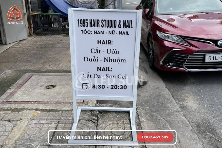 Bảng hiệu đứng 2 mặt