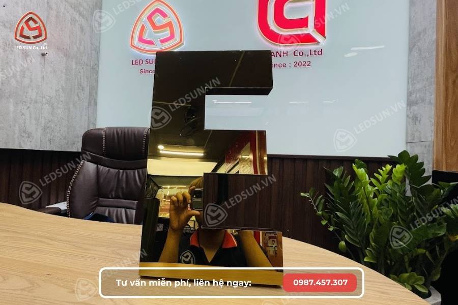 Chữ nổi inox vàng gương